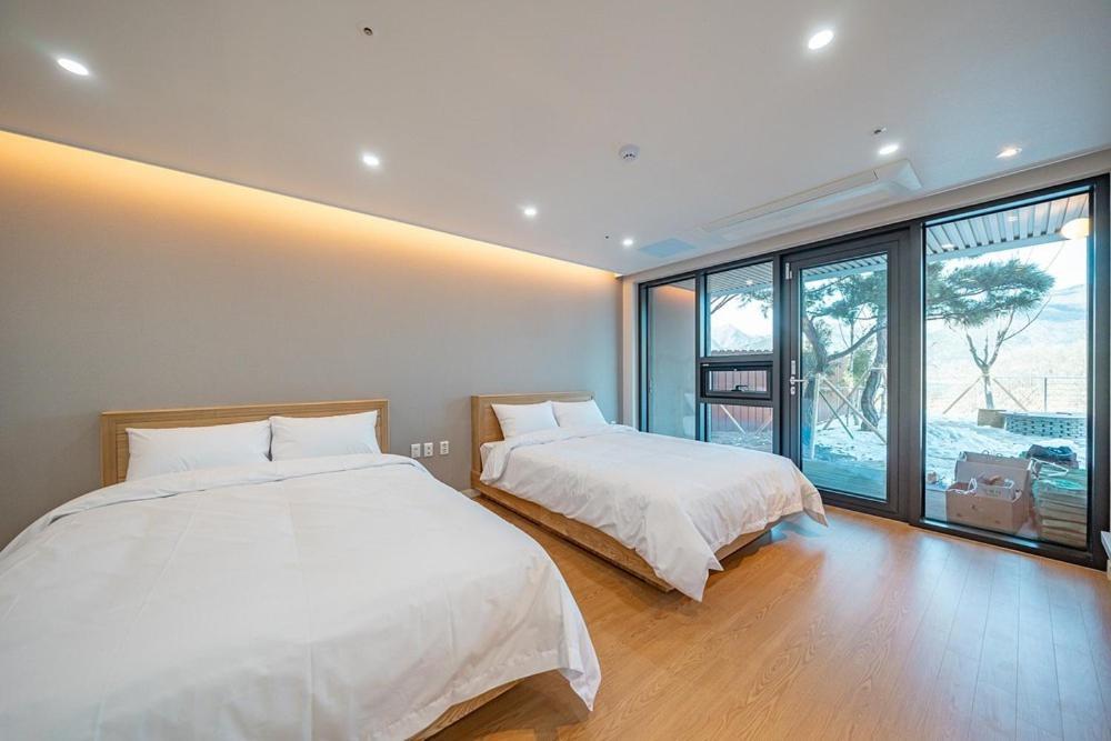 Jecheon The Shine Cheongpung Hotel Ruang foto
