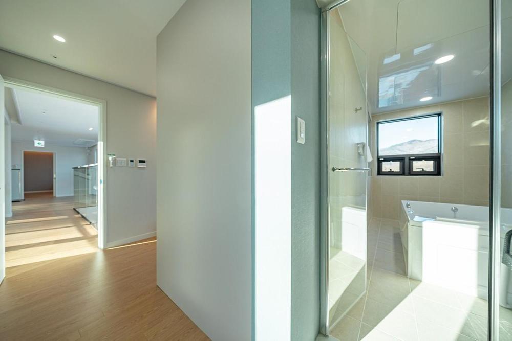 Jecheon The Shine Cheongpung Hotel Ruang foto