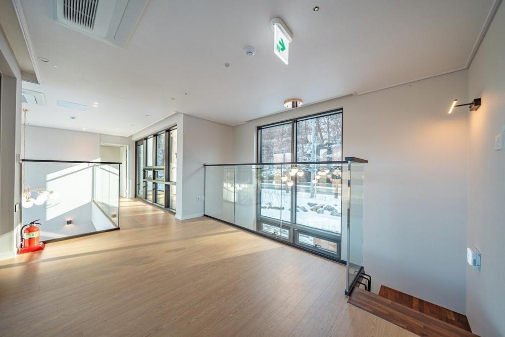 Jecheon The Shine Cheongpung Hotel Ruang foto