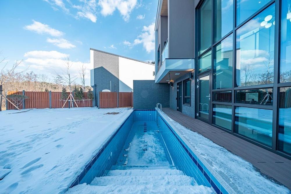 Jecheon The Shine Cheongpung Hotel Ruang foto
