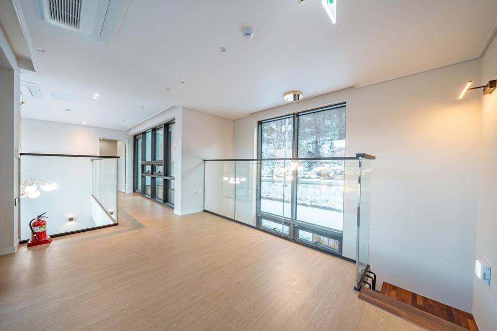 Jecheon The Shine Cheongpung Hotel Ruang foto