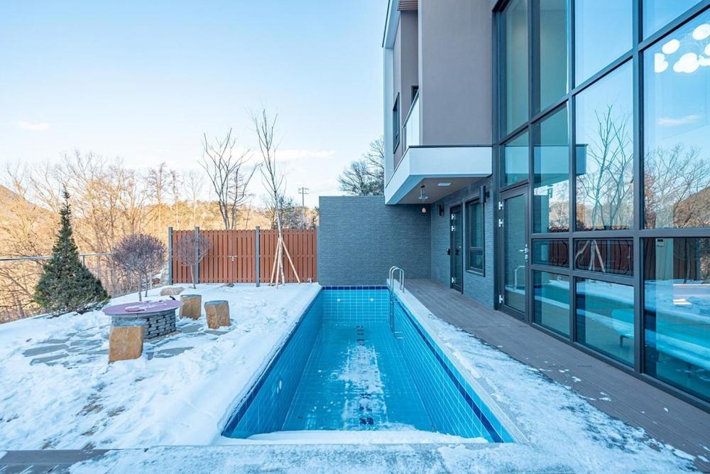 Jecheon The Shine Cheongpung Hotel Ruang foto