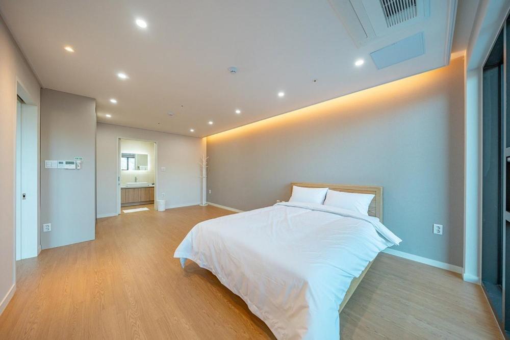 Jecheon The Shine Cheongpung Hotel Ruang foto