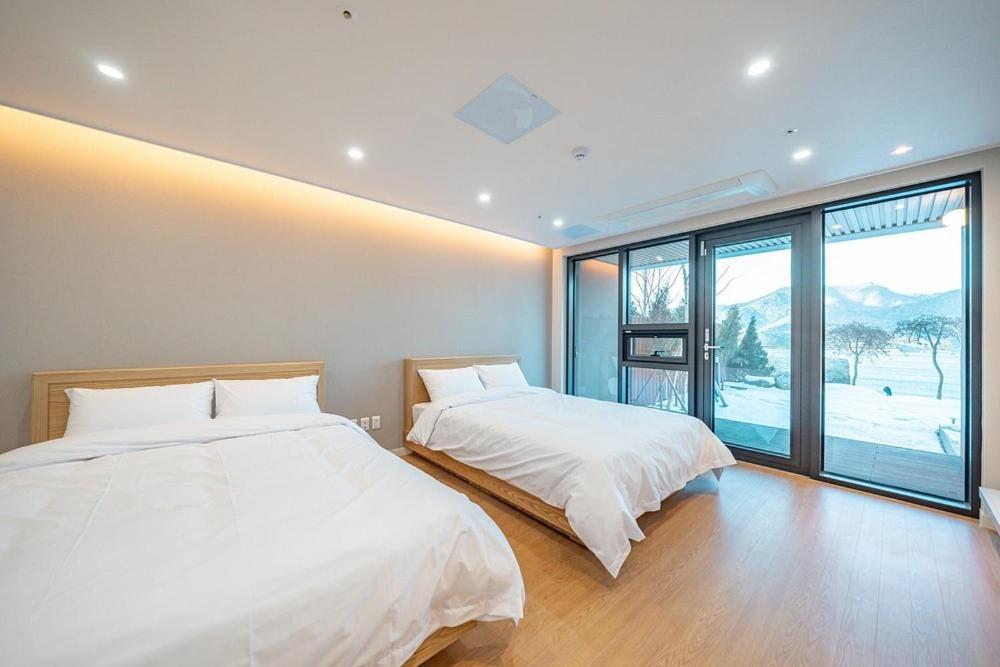 Jecheon The Shine Cheongpung Hotel Ruang foto