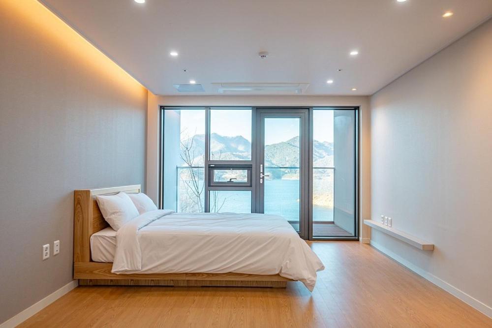 Jecheon The Shine Cheongpung Hotel Ruang foto