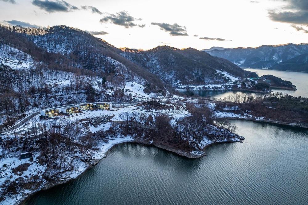 Jecheon The Shine Cheongpung Hotel Bagian luar foto